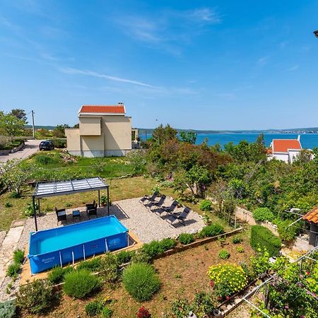 Apartment Sea And Mountain With Pool Novigrad  Δωμάτιο φωτογραφία