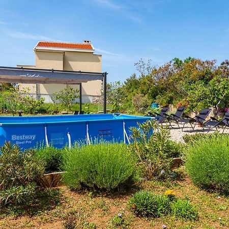 Apartment Sea And Mountain With Pool Novigrad  Εξωτερικό φωτογραφία