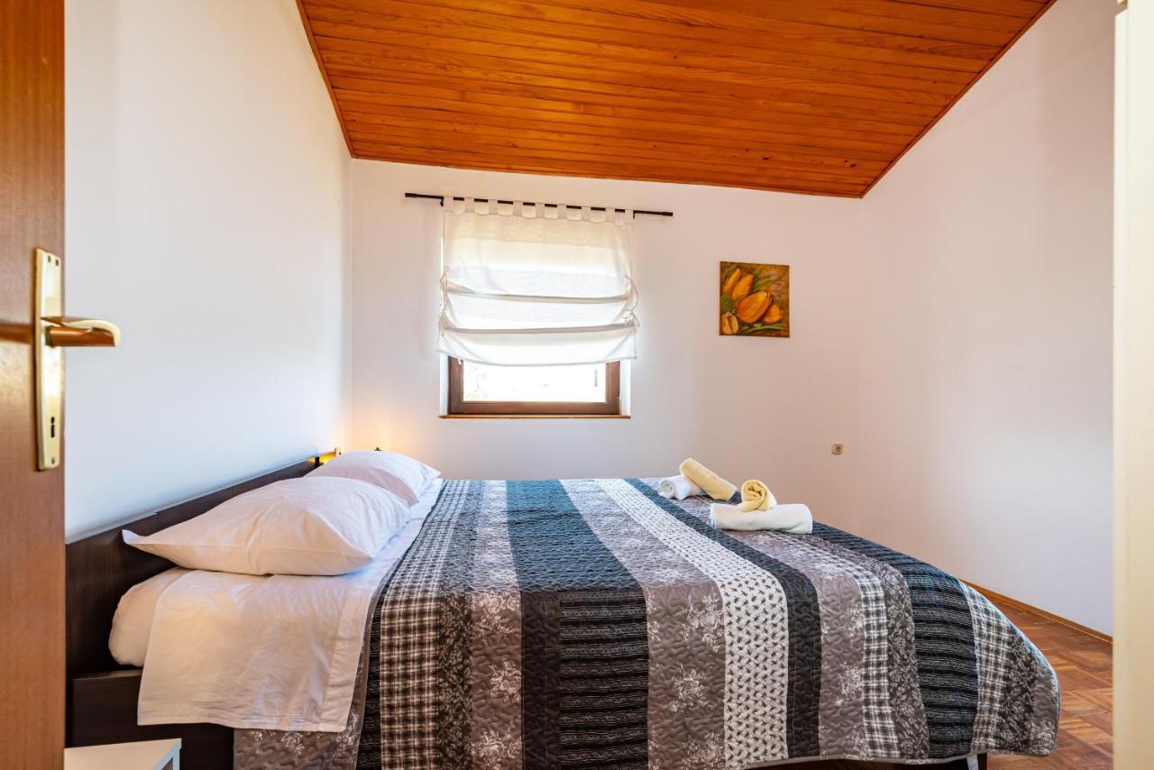 Apartment Sea And Mountain With Pool Novigrad  Δωμάτιο φωτογραφία