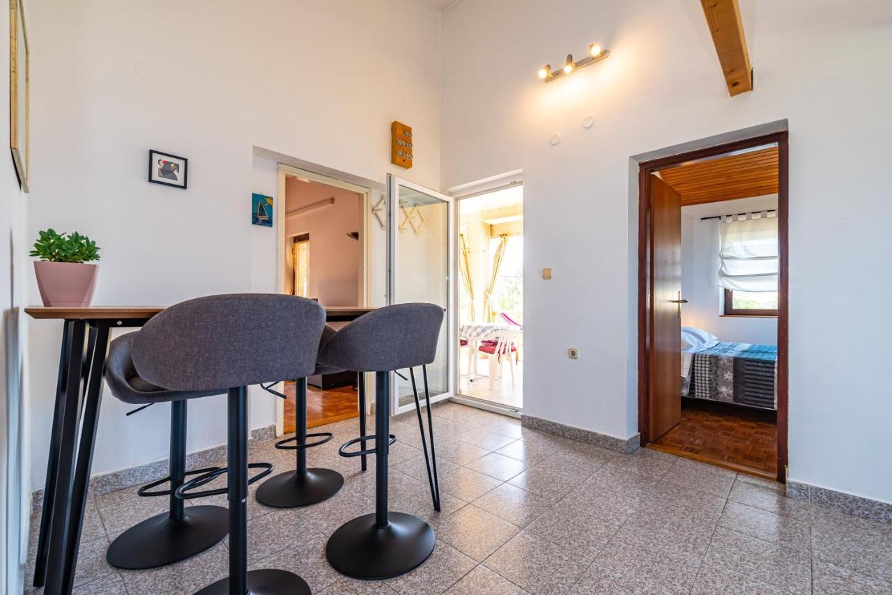Apartment Sea And Mountain With Pool Novigrad  Δωμάτιο φωτογραφία