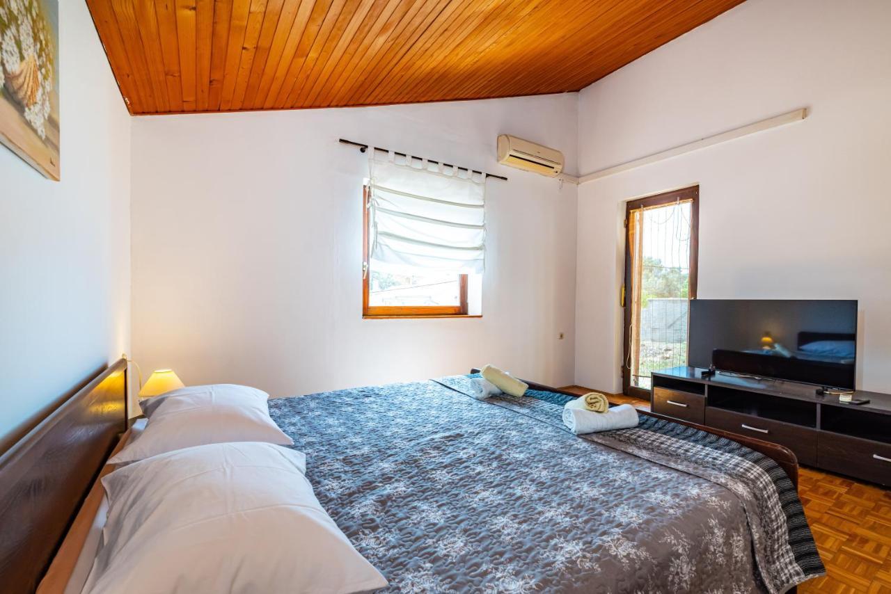Apartment Sea And Mountain With Pool Novigrad  Δωμάτιο φωτογραφία