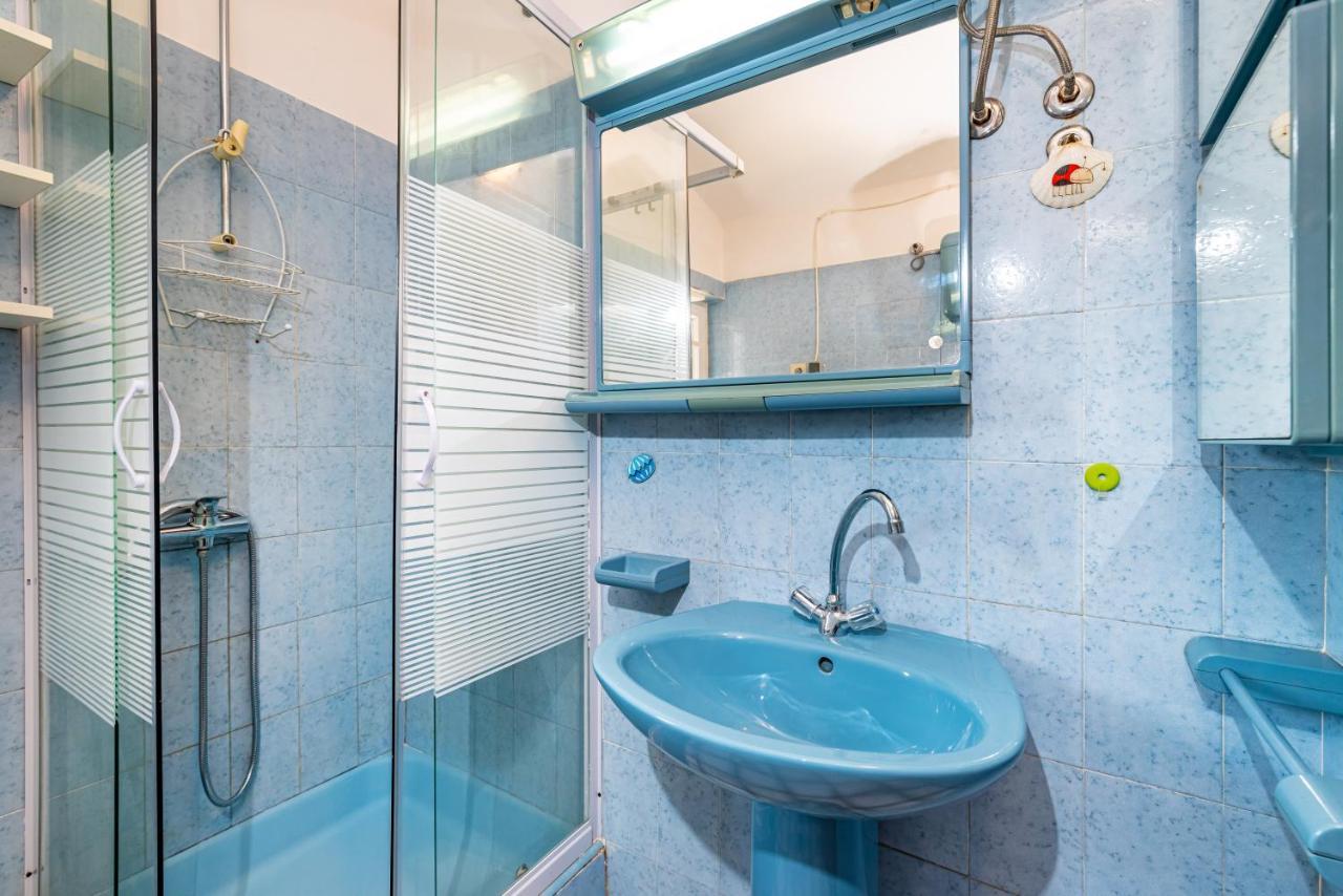 Apartment Sea And Mountain With Pool Novigrad  Δωμάτιο φωτογραφία