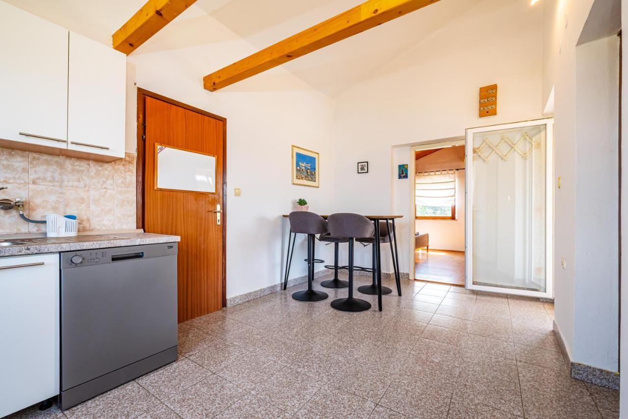 Apartment Sea And Mountain With Pool Novigrad  Δωμάτιο φωτογραφία