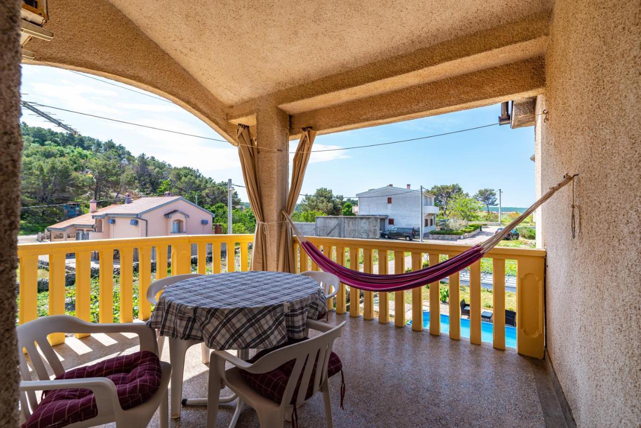 Apartment Sea And Mountain With Pool Novigrad  Εξωτερικό φωτογραφία